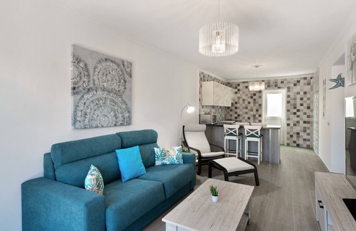 San Miguel de Abona Apartamento | Apartamento de vacaciones 'Adelfa Golf' con vistas a la montaña, piscina compartida y Wi-Fi