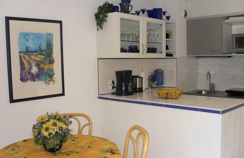 La Croix-Valmer Apartamento | Apartamento en un pequeño condominio con piscina, plaza de garaje, logia y terraza