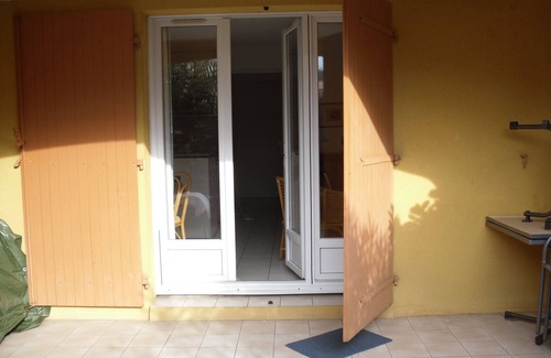 La Croix-Valmer Apartamento | Apartamento en un pequeño condominio con piscina, plaza de garaje, logia y terraza