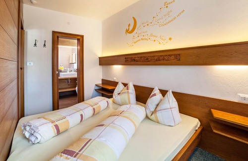 Burgusio Apartamento | Pet-friendly Vacation Apartment Sonnenhof SONNSCHEIN with Mountain View, Wi-Fi, Terrace& BBQ