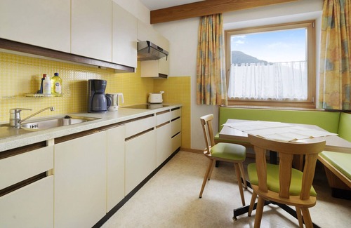 Burgusio Apartamento | Pet-friendly Vacation Apartment Sonnenhof SONNGARTEN with Mountain View, Wi-Fi, Terrace & BBQ