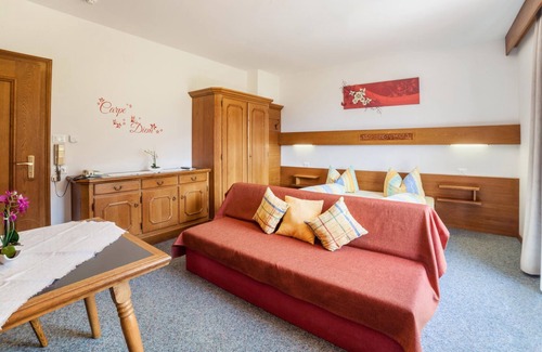 Burgusio Apartamento | Pet-friendly Vacation Apartment Sonnenhof SONNAUFGANG with Mountain View, Wi-F, Terrace & BBQ