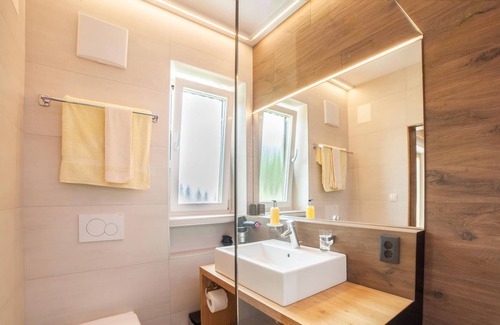 Burgusio Apartamento | Pet-friendly Vacation Apartment Sonnenhof SONNAUFGANG with Mountain View, Wi-F, Terrace & BBQ