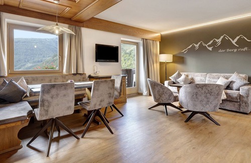 Burgusio Apartamento | Vacation Apartment Sonnenhof SONNPARADIES with Mountain View, Wi-F, Terrace & BBQ