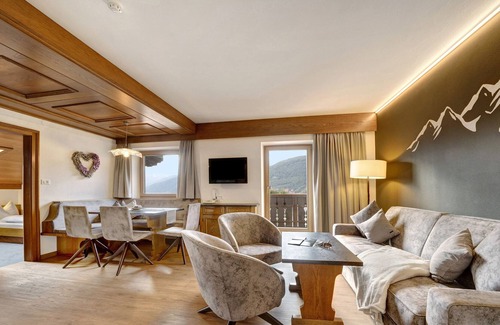 Burgusio Apartamento | Vacation Apartment Sonnenhof SONNPARADIES with Mountain View, Wi-F, Terrace & BBQ
