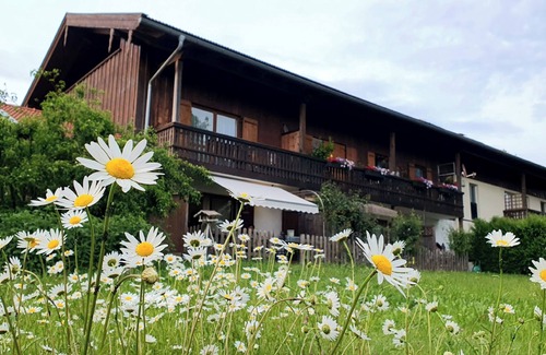 Bad Endorf Apartamento | Vacation apartment 7, 43 sqm, spacious studio on the top floor with loggia