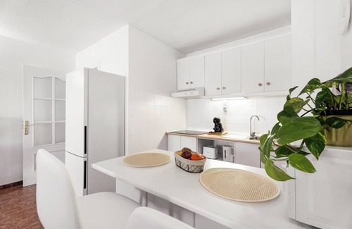 Tacoronte Apartamento | Apartamento de vacaciones 'Apartamento Luna' con vistas al mar, terraza privada y Wi-Fi