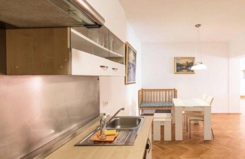 Sankt Polten Apartamento | Apartment "Rathausplatz" with 120sqm - family-friendly - St. Pölten