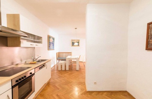 Sankt Polten Apartamento | Apartment "Rathausplatz" with 120sqm - family-friendly - St. Pölten