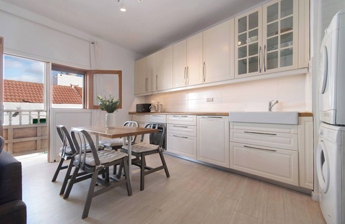 Telde Apartamento | Apartamento de vacaciones 'Balcon de Porteria' con vistas a la montaña, balcón y Wi-Fi