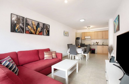 Puerto de Guimar Apartamento | Apartamento de vacaciones 'Beach Front Puertito' con piscina compartida, terraza privada y Wi-Fi