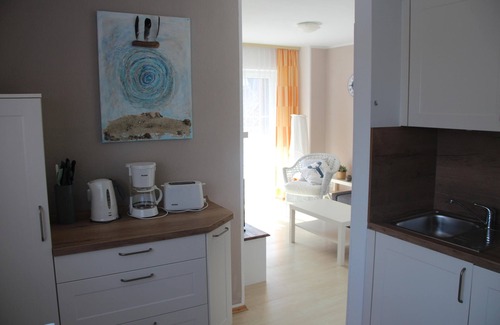 Lemkenhafen Apartamento | Vacation apartment "Bolle" for 2 adults and 2 children with terrace -in a few minu
