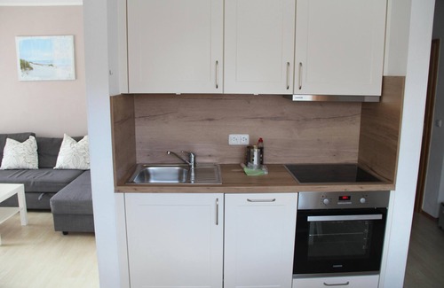Lemkenhafen Apartamento | Vacation apartment "Bolle" for 2 adults and 2 children with terrace -in a few minu
