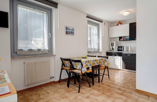 Dorsino Apartamento | Apartamento de vacaciones Ciclamino Standard Vittoria con vistas a la montaña, Wi-Fi y jardín