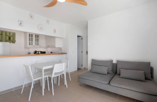 Bajamar Apartamento | Apartamento de vacaciones 'Coral Beach' con vistas al mar, balcón y Wi-Fi