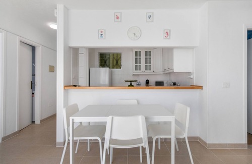 Bajamar Apartamento | Apartamento de vacaciones 'Coral Beach' con vistas al mar, balcón y Wi-Fi
