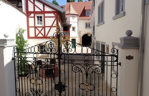 Grosskarlbach Apartamento | Vacation apartment "Burgweg" in the old winery