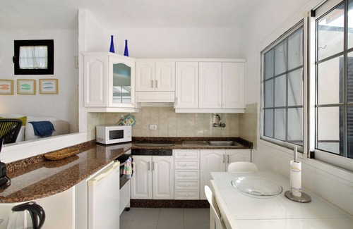 Gáldar Apartamento | Apartamento de vacaciones 'Faro De Sardina' con piscina compartida, terraza privada y Wi-Fi