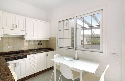 Gáldar Apartamento | Apartamento de vacaciones 'Faro De Sardina' con piscina compartida, terraza privada y Wi-Fi
