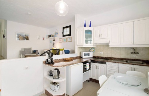Gáldar Apartamento | Apartamento de vacaciones 'Faro De Sardina' con piscina compartida, terraza privada y Wi-Fi