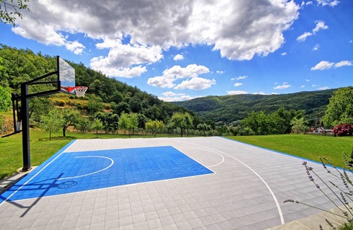 Starda Apartamento | Encantadora casa de vacaciones con piscina climatizada WiFi, barbacoa, cancha de baloncesto