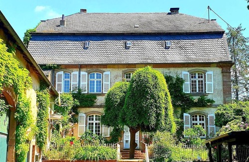 Hilbringen Apartamento | Vacation apartment in the castle "Leonhard von Konstorf" - Hilbringen Castle