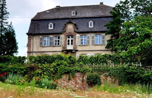 Hilbringen Apartamento | Vacation apartment in the castle "Leonhard von Konstorf" - Hilbringen Castle