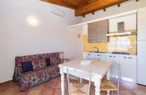Paduledda Apartamento | Apartamento de vacaciones "Case Aquafan Mare 1" con vistas al mar, vistas a la montaña y terraza