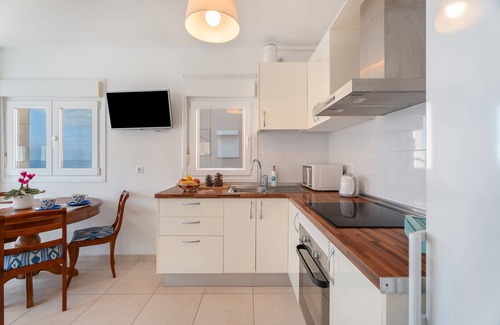 Bajamar Apartamento | Apartamento de vacaciones 'Ocean View By Agüita Salada Suites' con vistas al mar, balcón y Wi-Fi