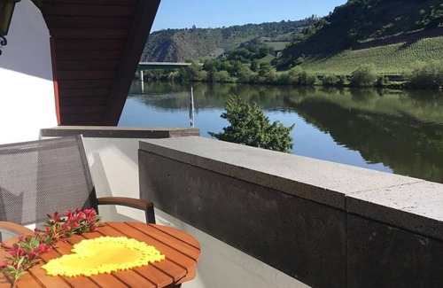 Alken Apartamento | Vacation apartment old half-timbered house "Mutter Mosel" - Holiday apartment with balcony