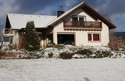 Eslohe Apartamento | Vacation apartment on the outskirts with 2 balconies