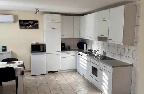Zulpich Apartamento | Vacation apartment Radermacher - 4-bed vacation apartment Radermacher, shower/WC