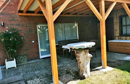 Brekendorf Apartamento | Holiday apartment with garden with dogs in the Hüttner mountains