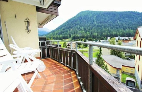 Meierhof Apartamento | 2.5-Zi.-FeWo M. SW-Balk., Chimenea, piscina cubierta, sauna, W-Lan y garaje espacio