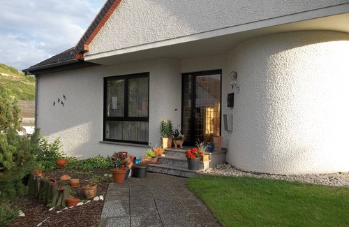 Piesport Apartamento | Vacation apartment with wonderful view of the Moselle, quiet location, garden, parking, wifi