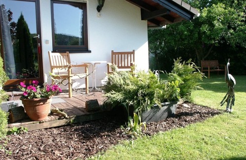 Anraff Apartamento | Apartamento con terraza, naturaleza exuberante y un ambiente agradable para sentirse bien.