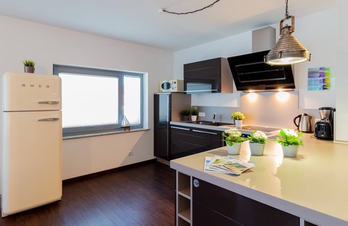 Altefaehr Apartamento | Vacation apartment Zeitlos with sun and lake view - Ferienwohnung Zeitlos