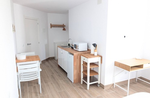 Los Portales Apartamento | Vacation 'Bastion Del Drago - 3' with Mountain View, Shared Terrace and Wi-Fi
