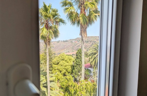 Los Portales Apartamento | Vacation 'Bastion Del Drago - 3' with Mountain View, Shared Terrace and Wi-Fi