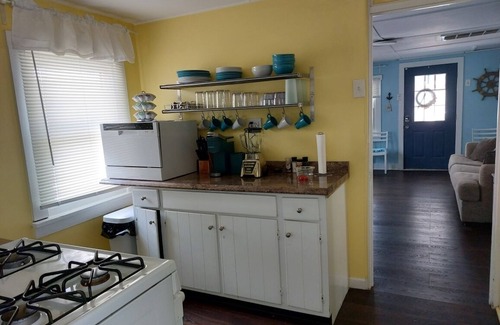 Point Pleasant Beach Cabaña | Vacation Cottage steps to the beach and boardwalk