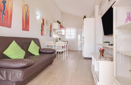 Caleta de Fuste Apartamento | Vacaciones 'Caleta Beach Deluxe' con piscina compartida, terraza privada y Wi-Fi
