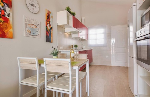 Caleta de Fuste Apartamento | Vacaciones 'Caleta Beach Deluxe' con piscina compartida, terraza privada y Wi-Fi