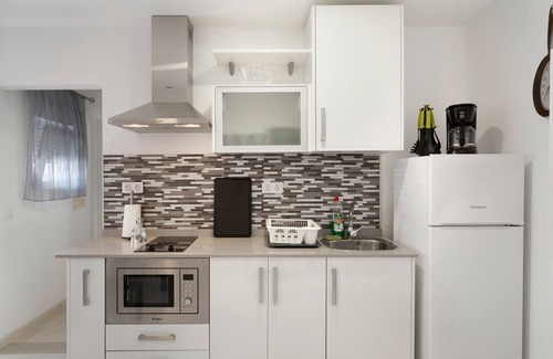 Playa de Arinaga Apartamento | Vacaciones 'Casa Paula - 25' con vistas a la montaña, piscina compartida y Wi-Fi
