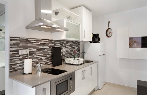 Playa de Arinaga Apartamento | Vacaciones 'Casa Paula - 25' con vistas a la montaña, piscina compartida y Wi-Fi