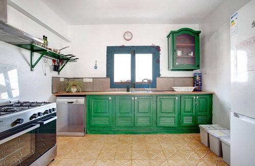 Tabayesco Chalet De Esquí | Vacation Chalet Casa Azul with Mountain View, Wi-Fi, Garden & Terrace