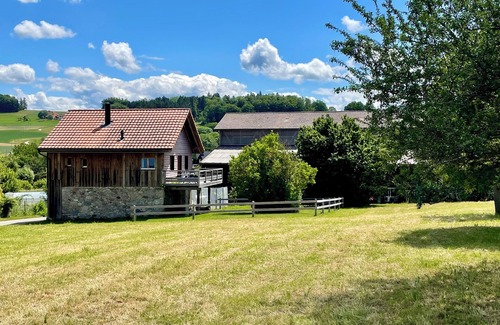 Dompierre Casa | Vacation cottage in a quiet country setting. Meet alpacas.