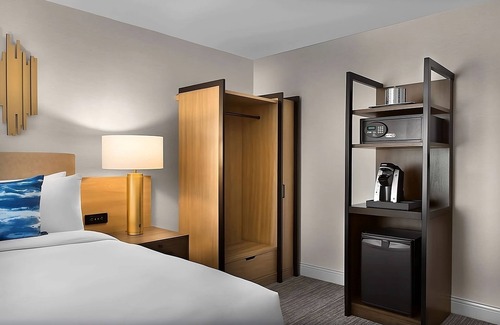 Milpitas Hotel | Vacation Day Is Always A Great Idea! w/ Outdoor Pool, Near Pinewood Park!