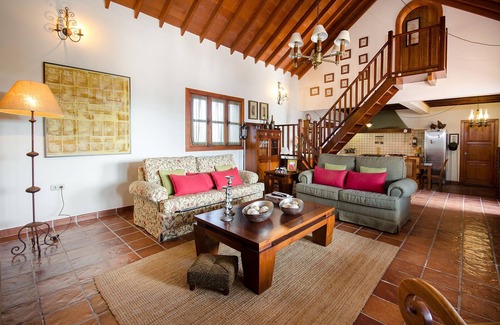 San Bartolome Villa | Vacaciones 'El Islote' con vistas a la montaña, piscina privada y Wi-Fi