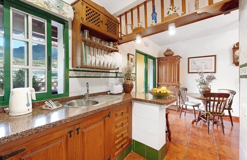 Buenavista del Norte Casa | Casa de vacaciones 'La Cuadra' con vistas al mar, terraza privada y Wi-Fi