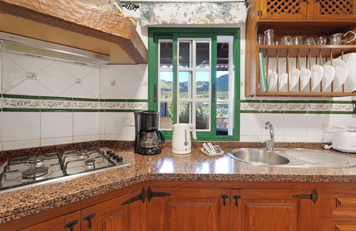 Buenavista del Norte Casa | Casa de vacaciones 'La Cuadra' con vistas al mar, terraza privada y Wi-Fi